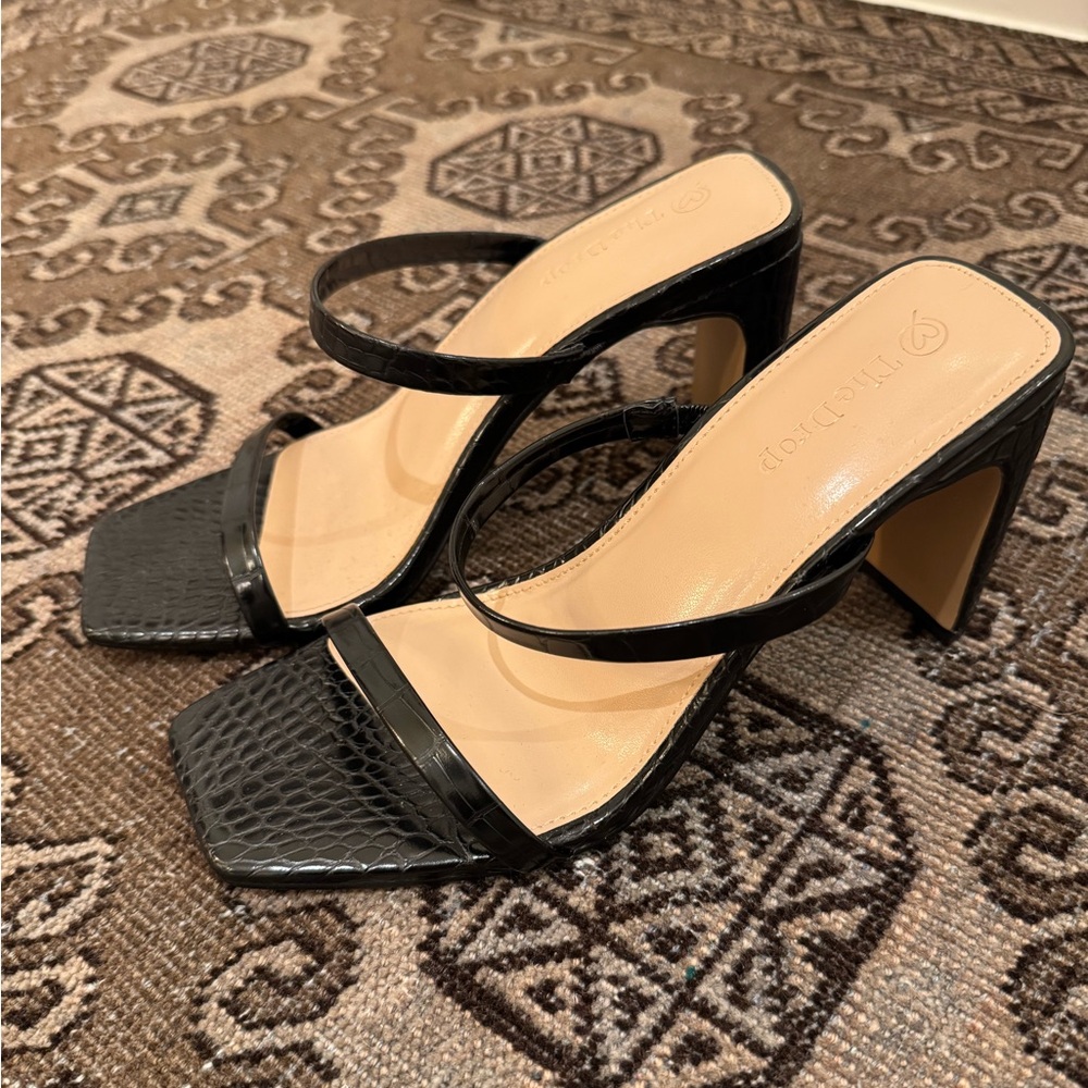 The Drop Avery Sandal - Picture 2 of 5